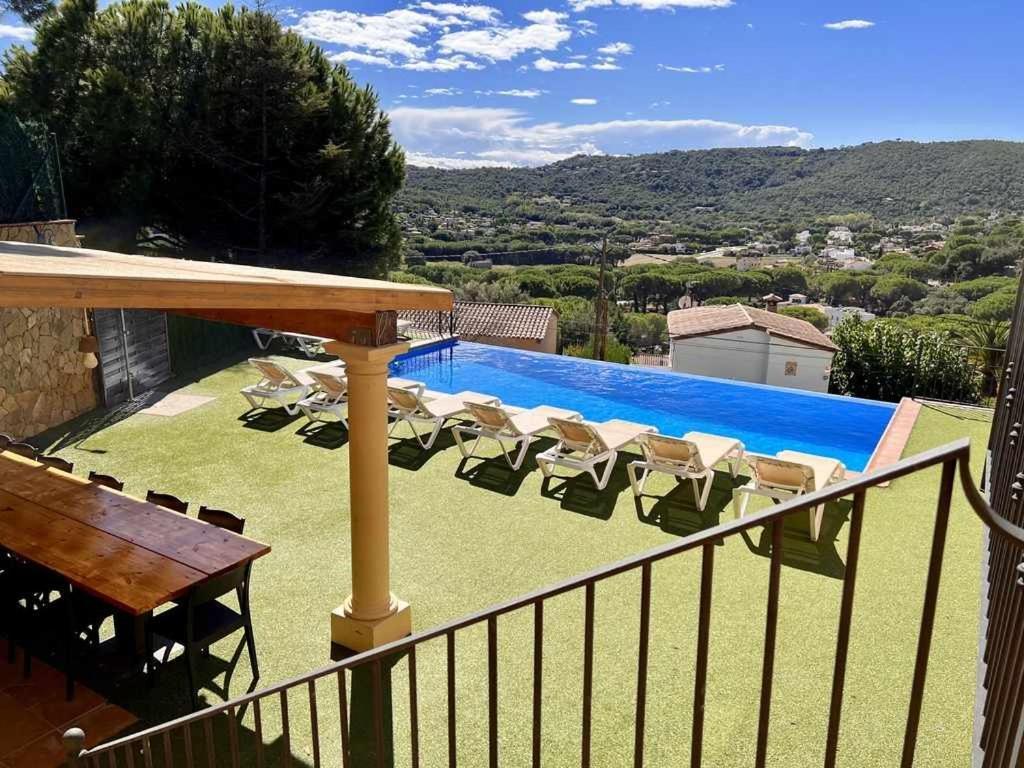 Вилла Casa Mas Ambros Con Piscina Desbordante Калонже Экстерьер фото