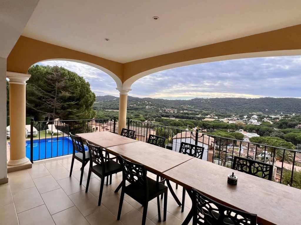 Вилла Casa Mas Ambros Con Piscina Desbordante Калонже Экстерьер фото